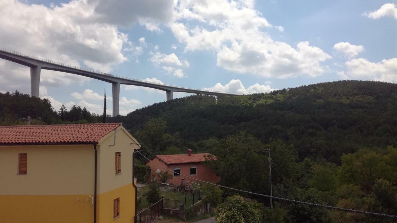 Appartma Katja Gabrovica pri Črnem Kalu エクステリア 写真